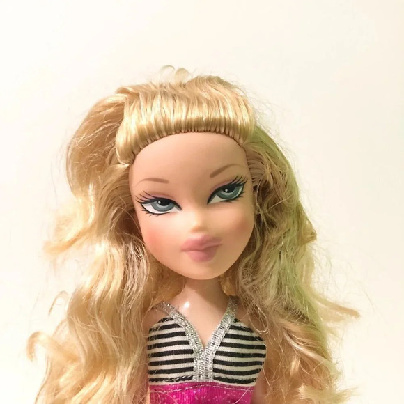 MGA  Bratz Cloe Doll Dress and Shoes TLC - Picture 2 of 16